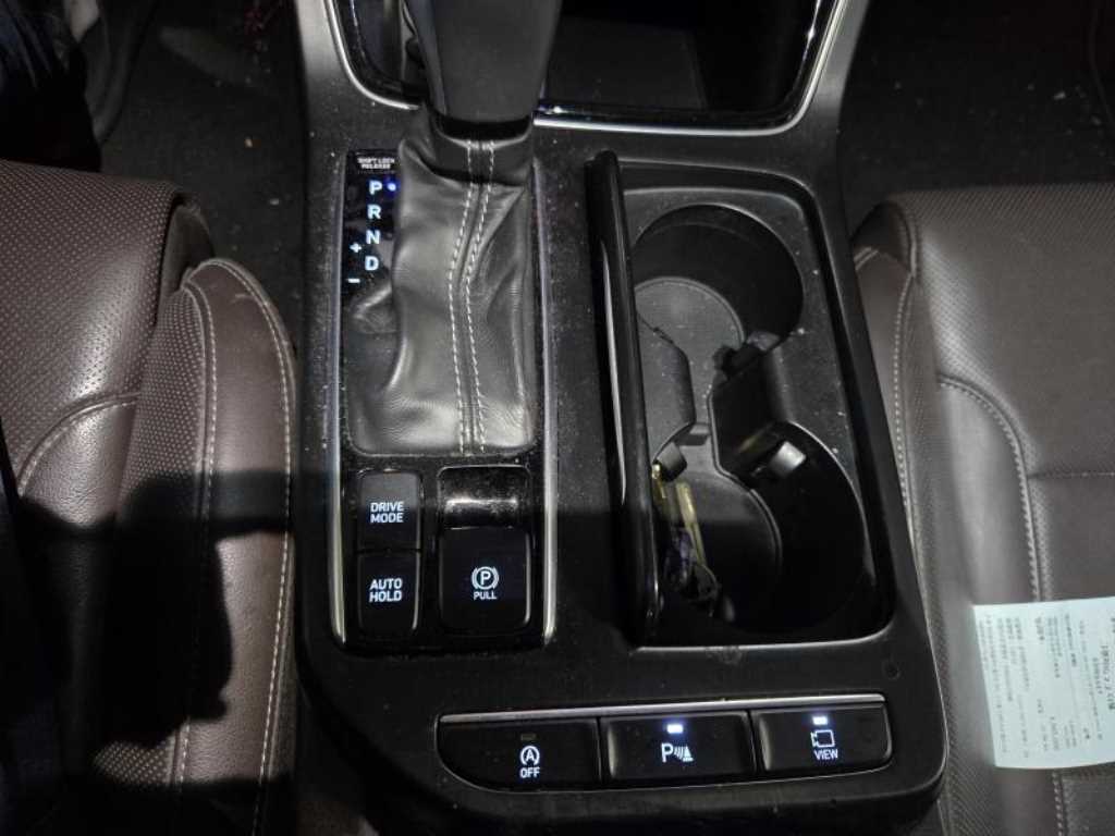 HYUNDAI Grandeur - Vista 10