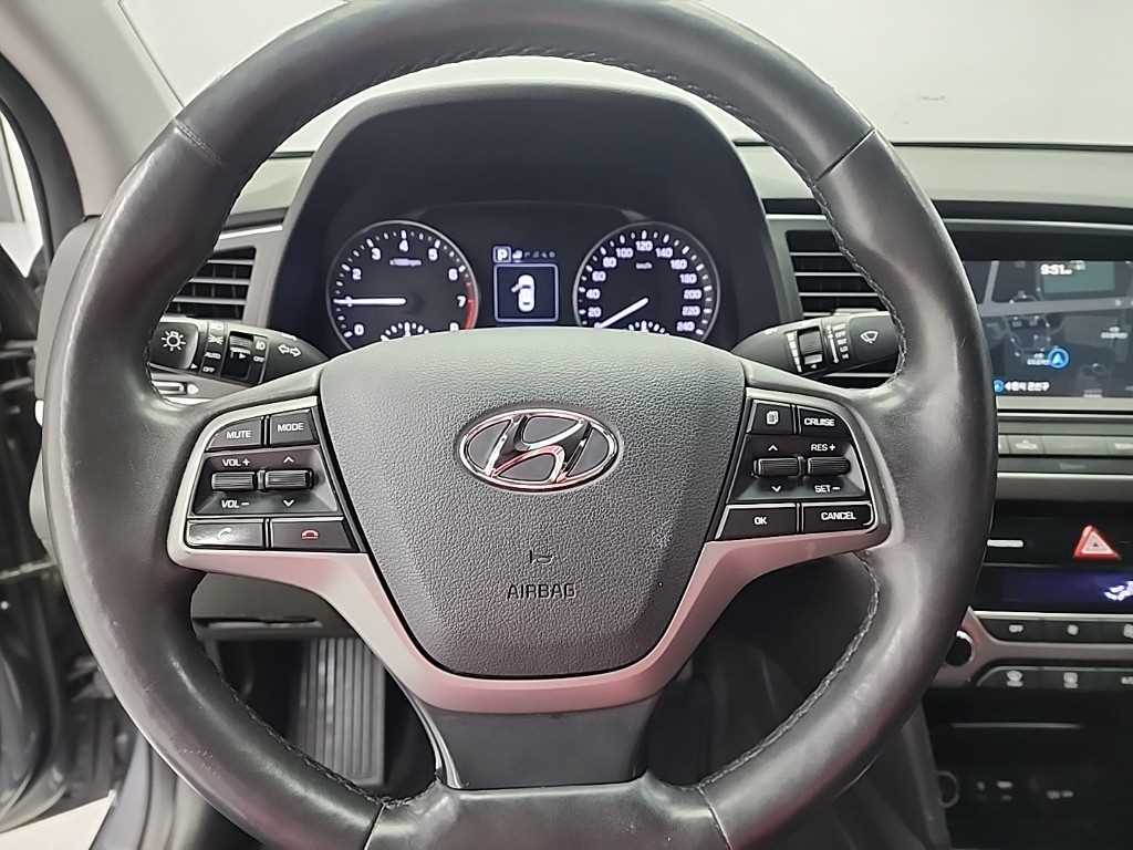 HYUNDAI Avante - Vista 9