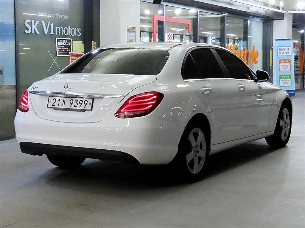 Mercedes Benz C Class - Vista 4