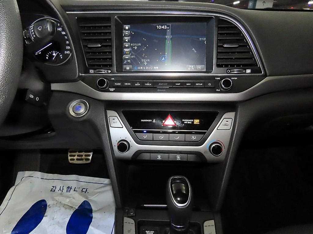 HYUNDAI Avante - Vista 11