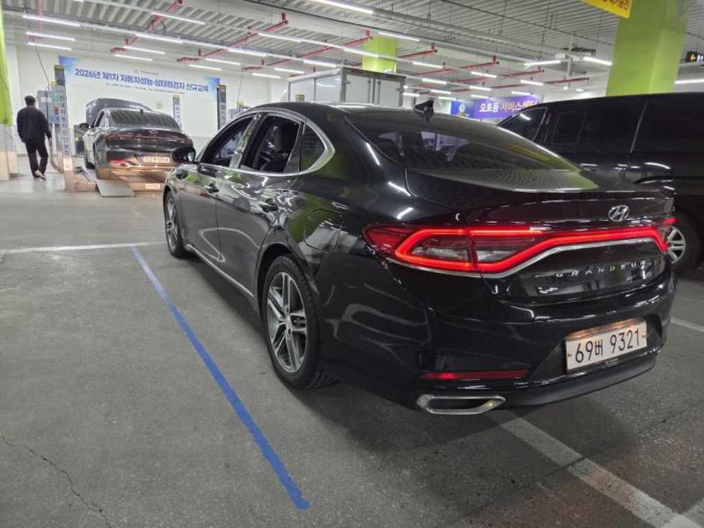 HYUNDAI Grandeur - Vista 4