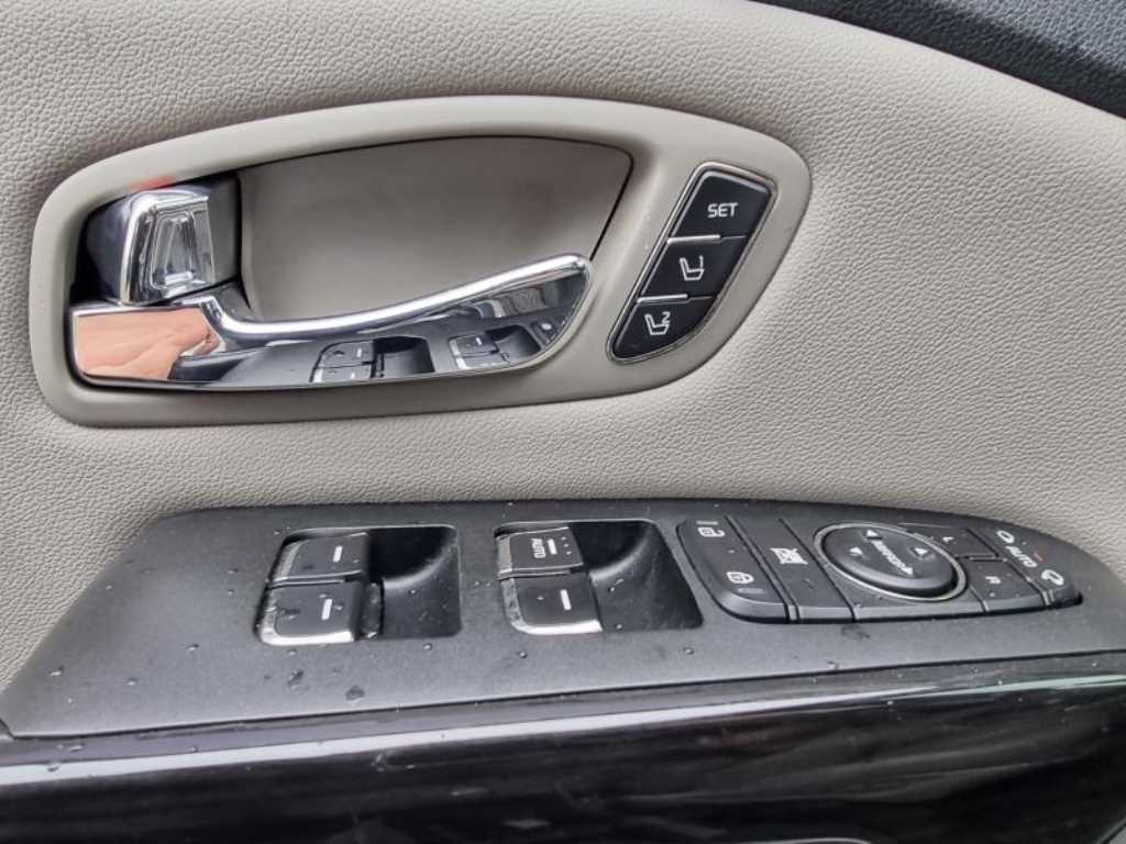 KIA Carnival - Vista 11