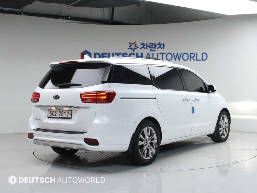 KIA Carnival - Vista 2