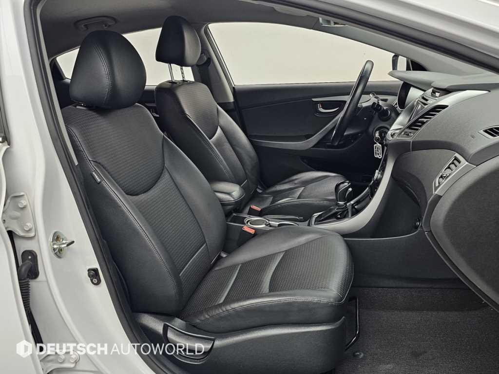 HYUNDAI Avante - Vista 10