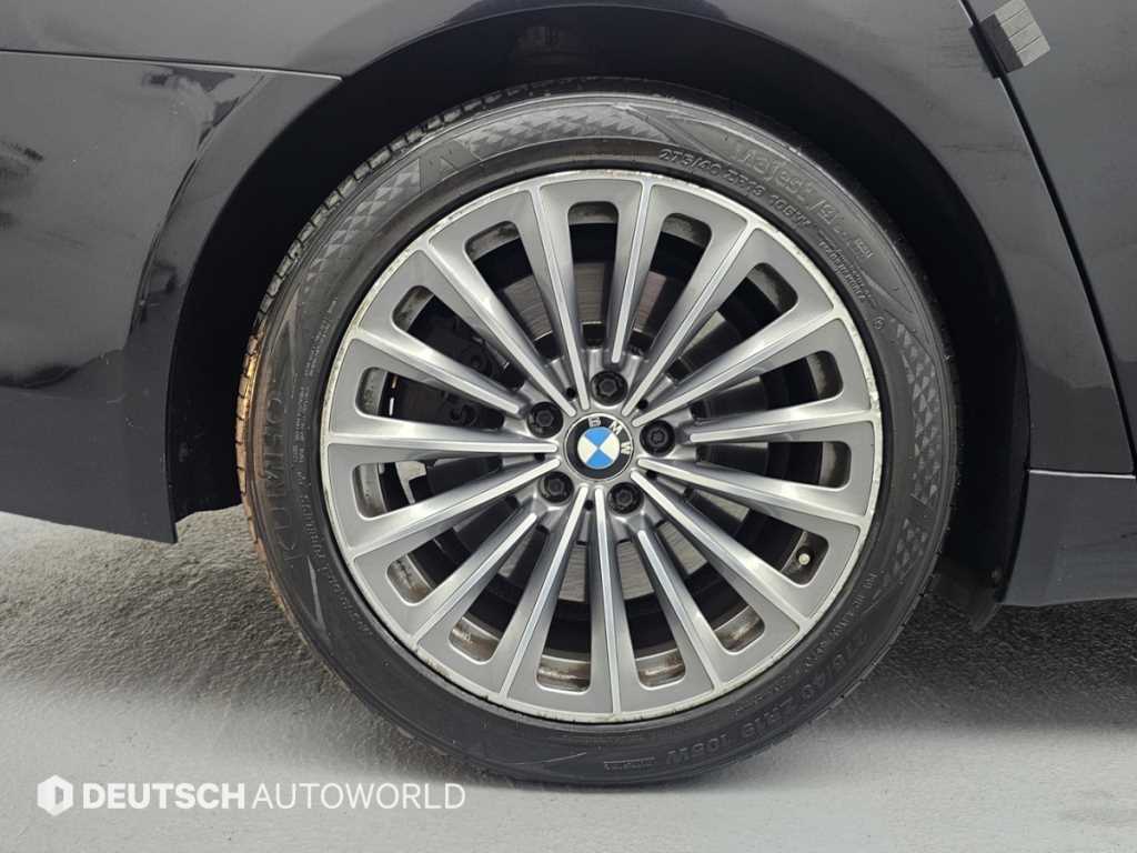 BMW 7 Series - Vista 5