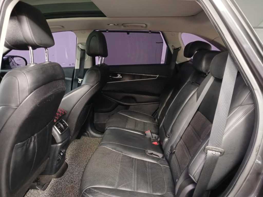 KIA Sorento - Vista 8