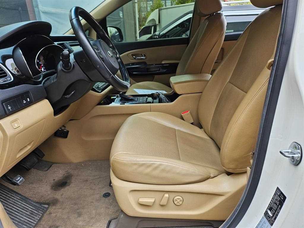 KIA Carnival - Vista 10