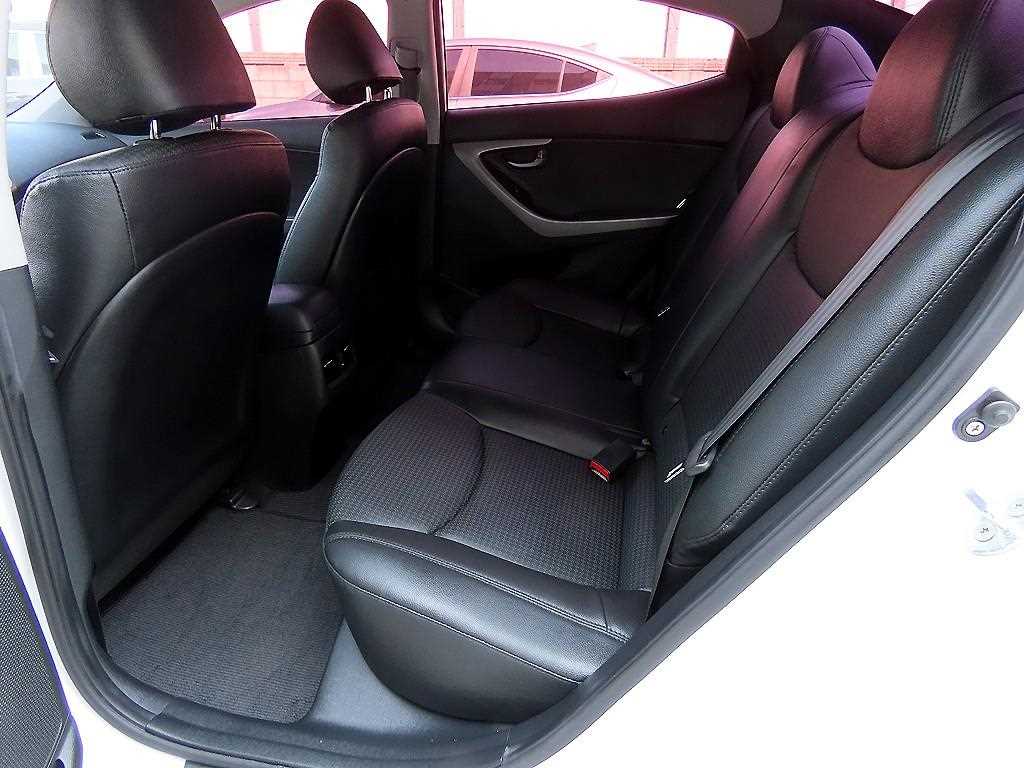 HYUNDAI Avante - Vista 6