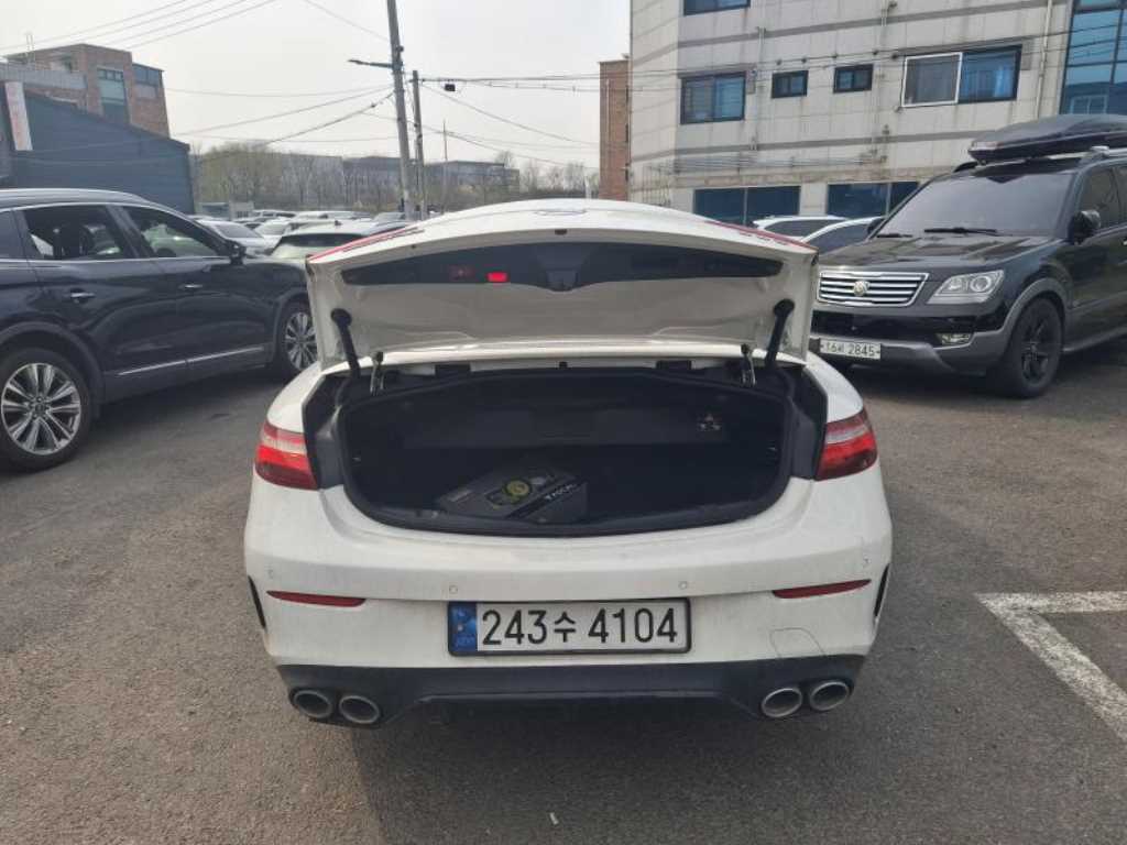 Mercedes Benz E class - Vista 4