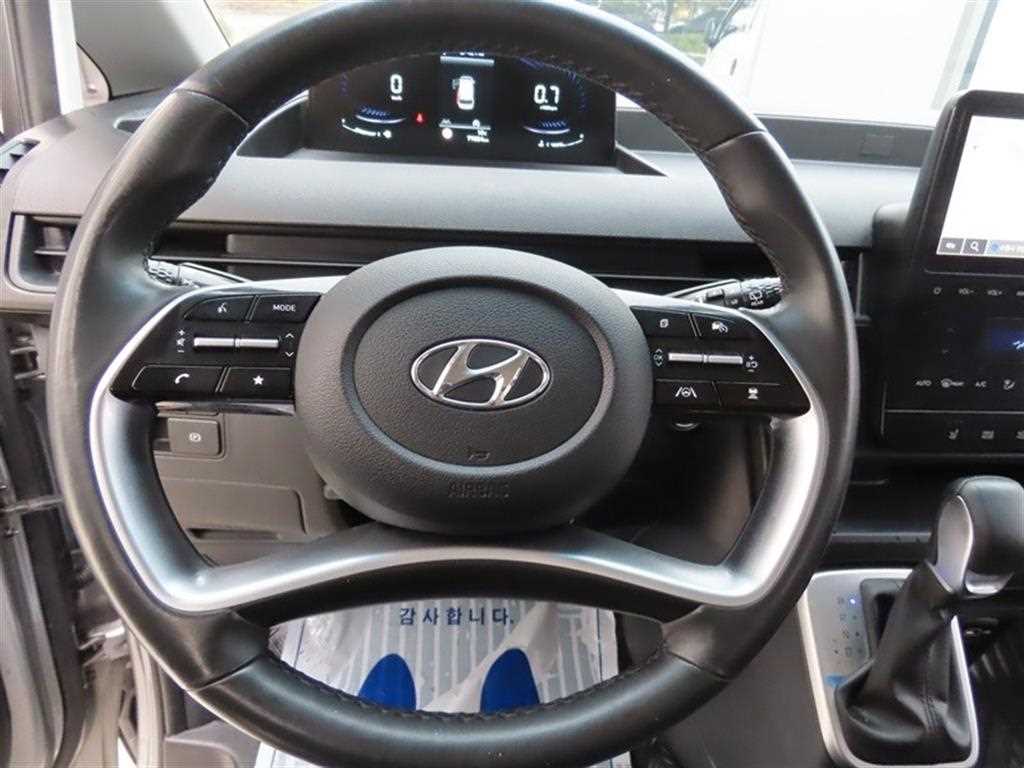 HYUNDAI Staria - Vista 10