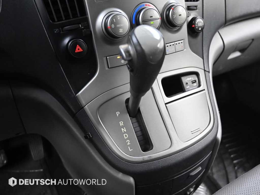 HYUNDAI Starex - Vista 9