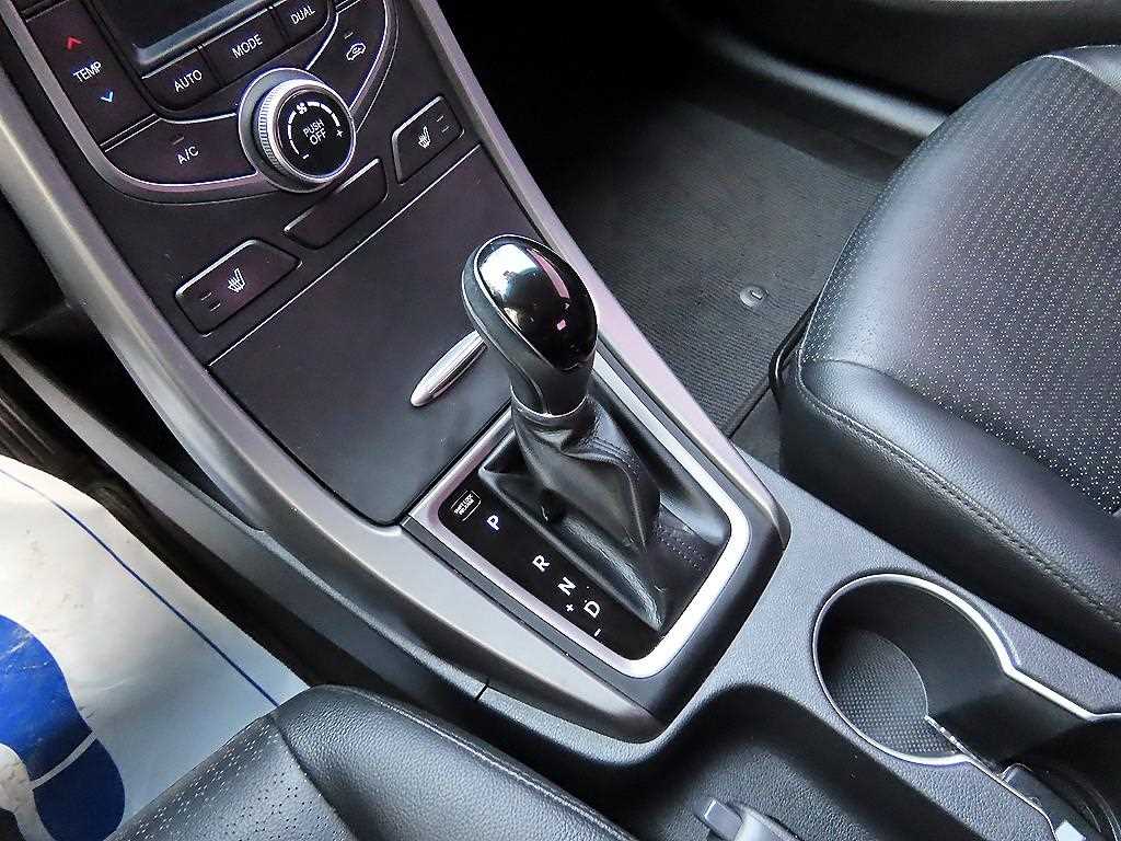 HYUNDAI Avante - Vista 10