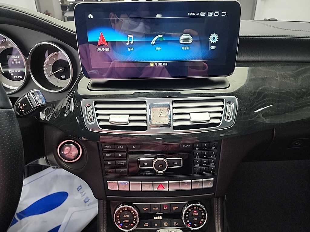 Mercedes Benz CLS Class - Vista 10