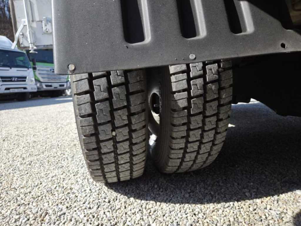 medium and large cargo truck - Vista 8