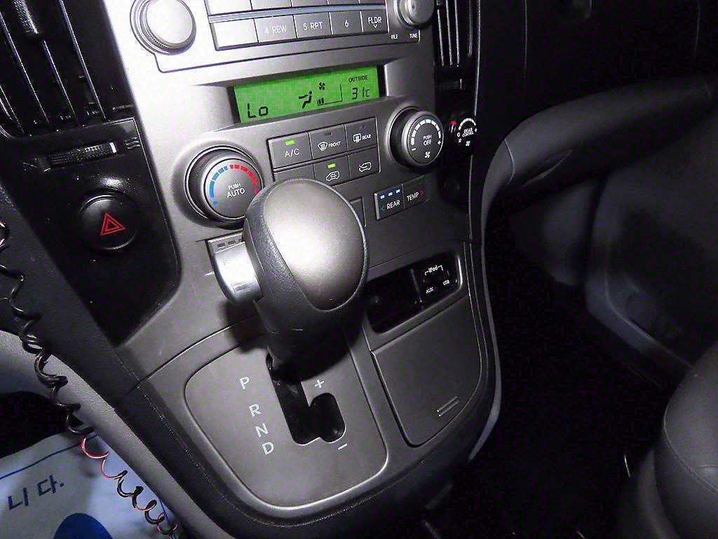 HYUNDAI Starex - Vista 12