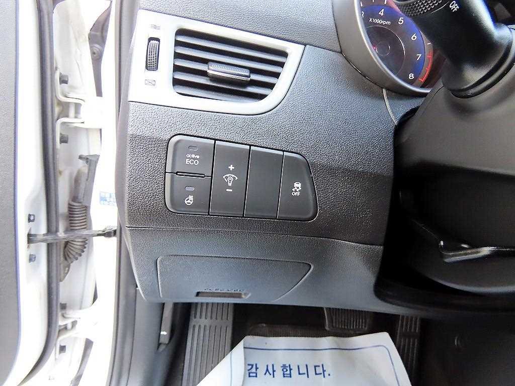 HYUNDAI Avante - Vista 12