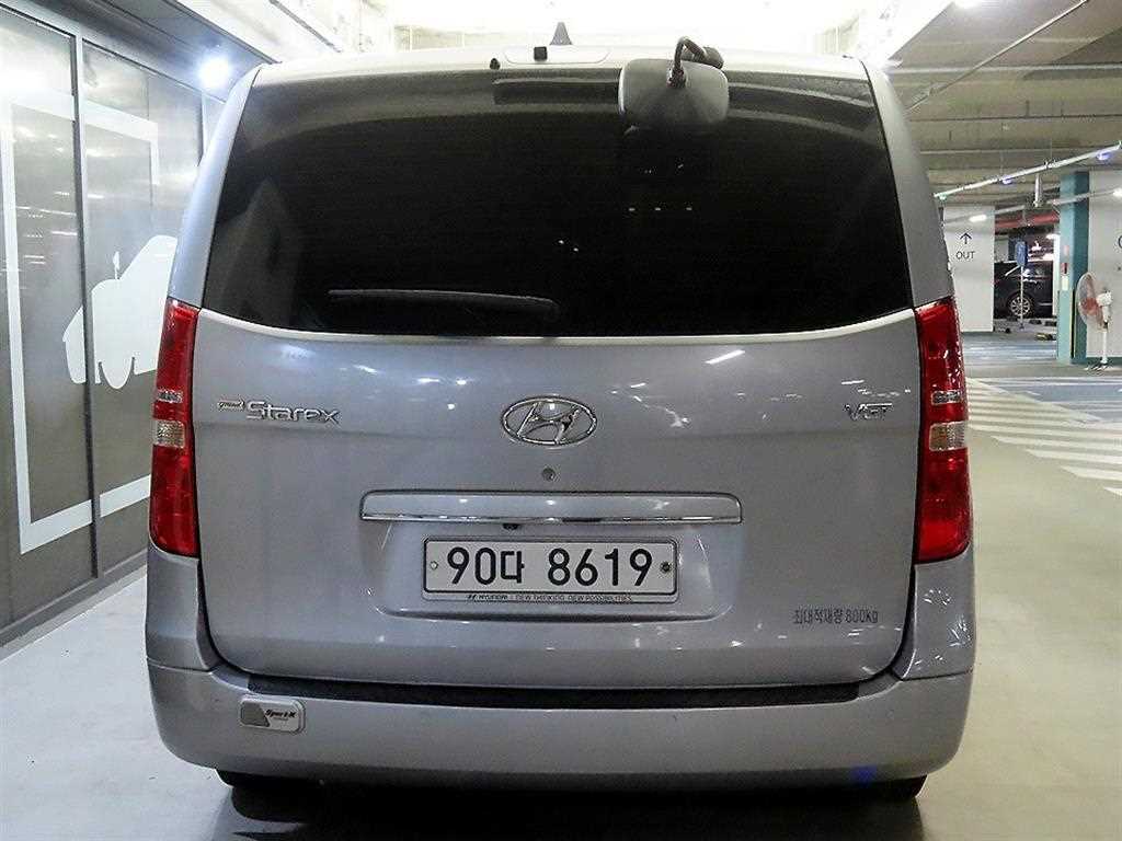 HYUNDAI Starex - Vista 5