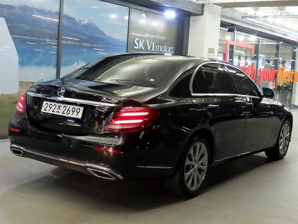 Mercedes Benz E class - Vista 4