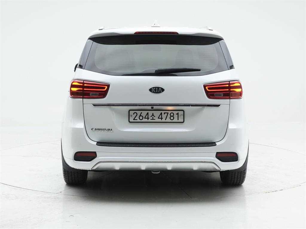 KIA Carnival - Vista 5
