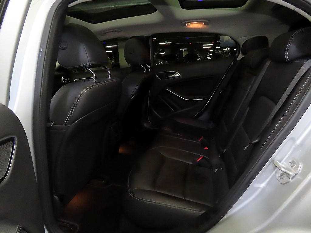 Mercedes Benz GLA Class - Vista 7