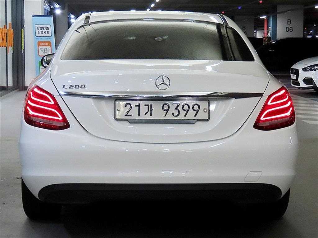 Mercedes Benz C Class - Vista 5