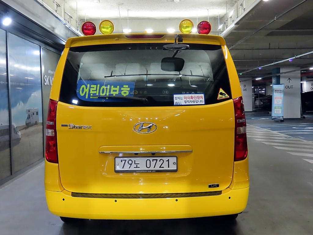 HYUNDAI Starex - Vista 5