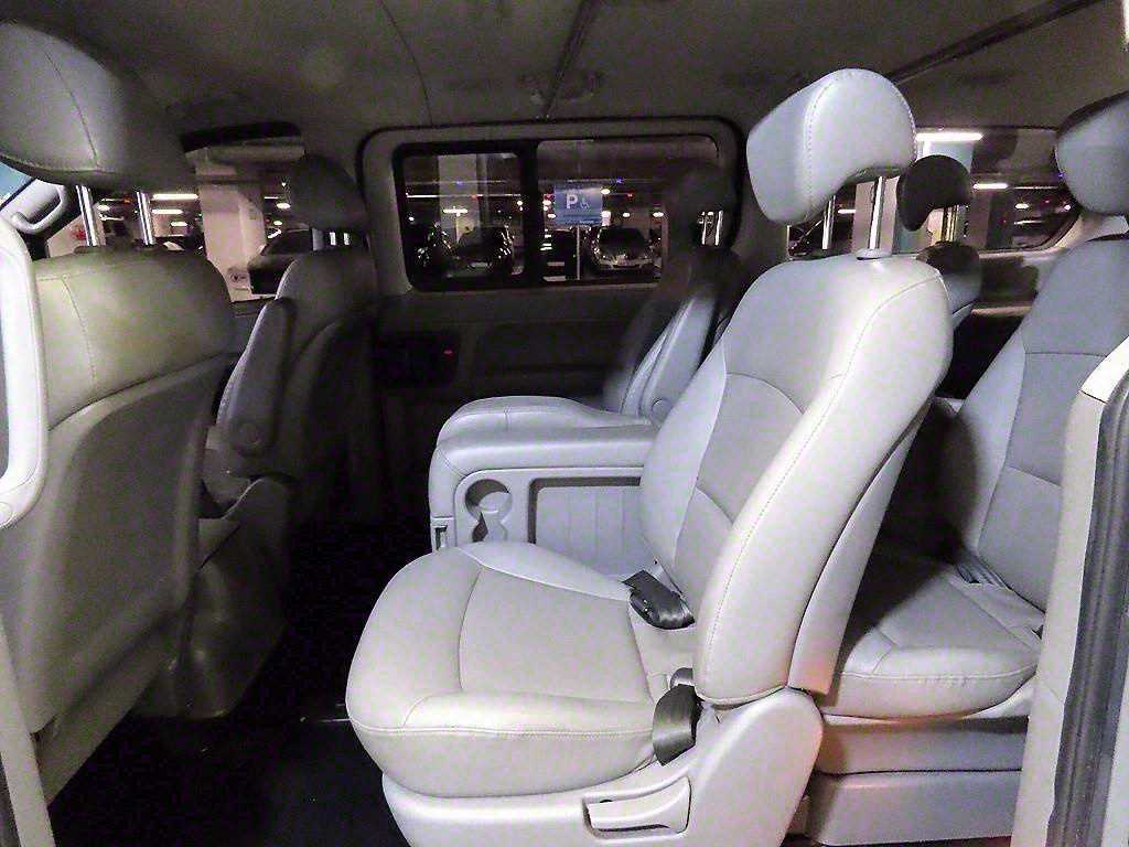 HYUNDAI Starex - Vista 7