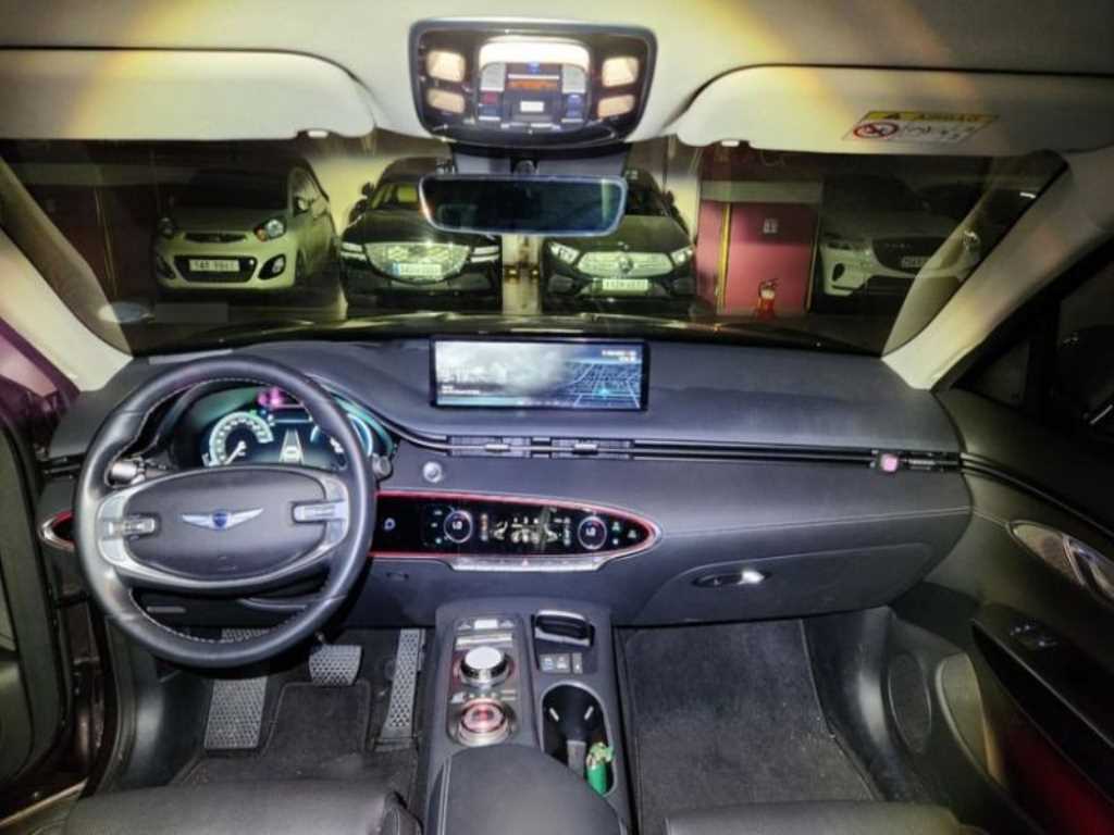 Genesis GV70 - Vista 5