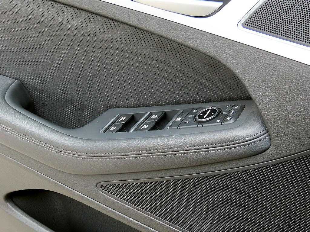 HYUNDAI Genesis - Vista 12