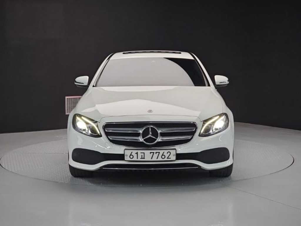 Mercedes Benz E class - Vista 2