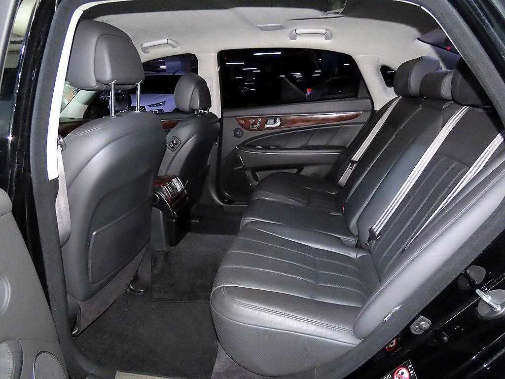 HYUNDAI Equus - Vista 7