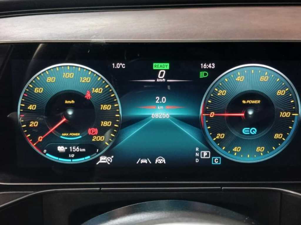 Mercedes Benz EQC - Vista 10