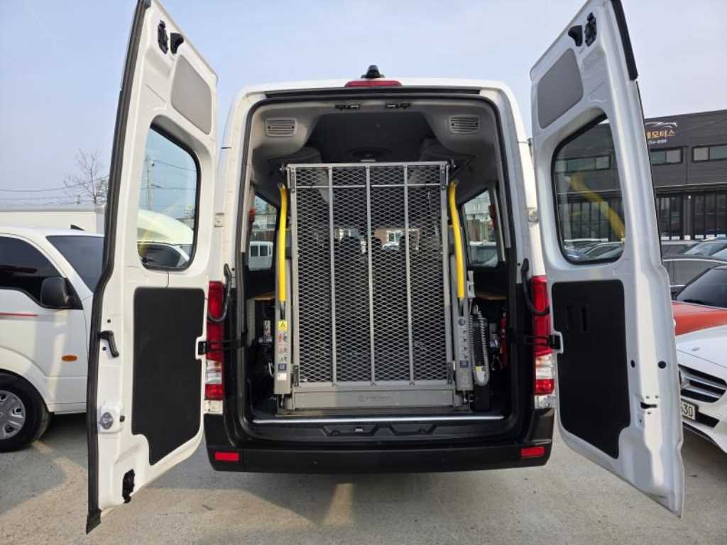 HYUNDAI Solati - Vista 7