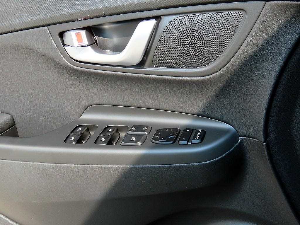 HYUNDAI Kona - Vista 11