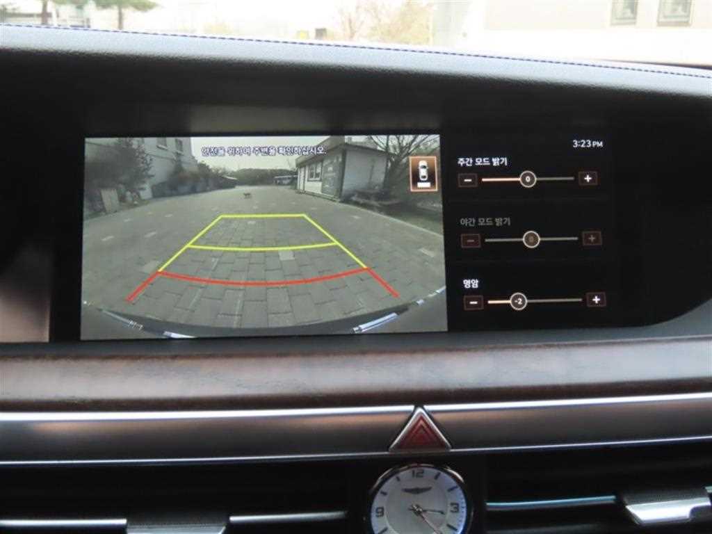 Genesis G90 - Vista 10