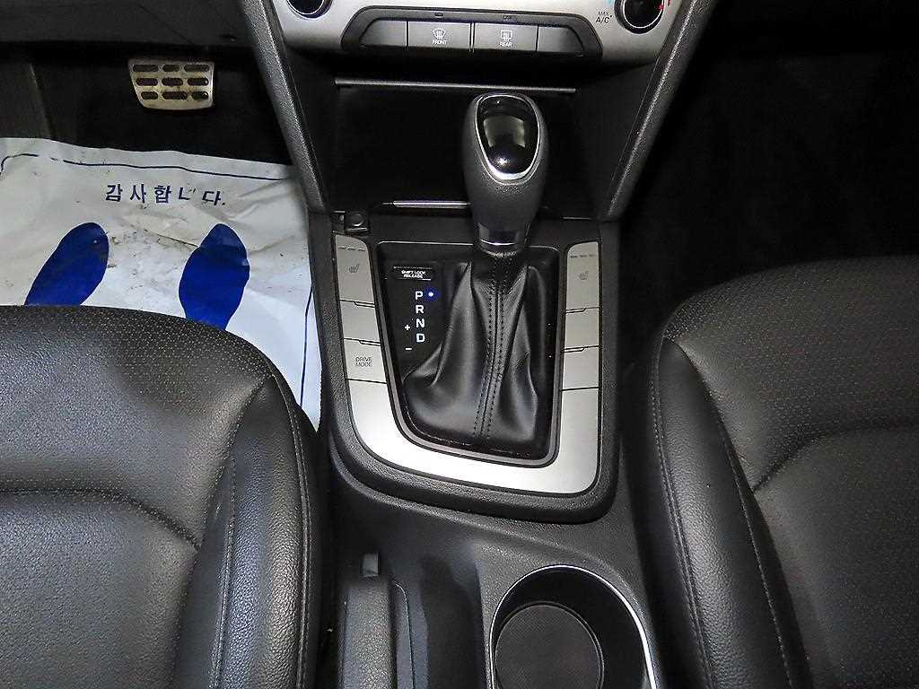 HYUNDAI Avante - Vista 12