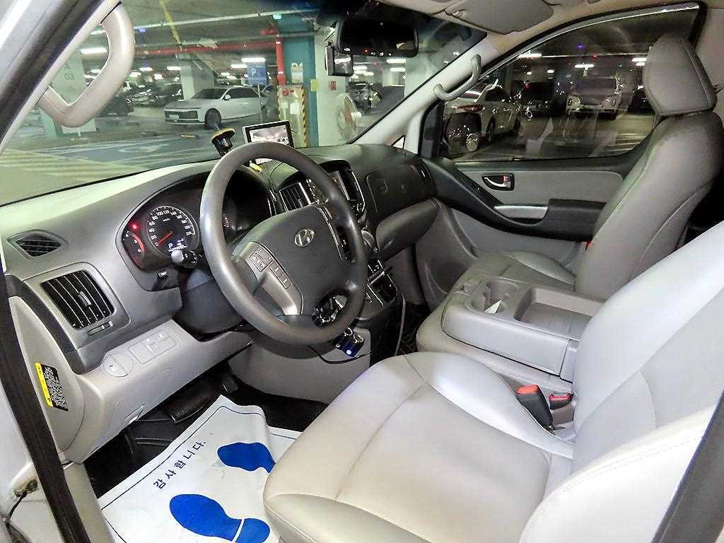 HYUNDAI Starex - Vista 9