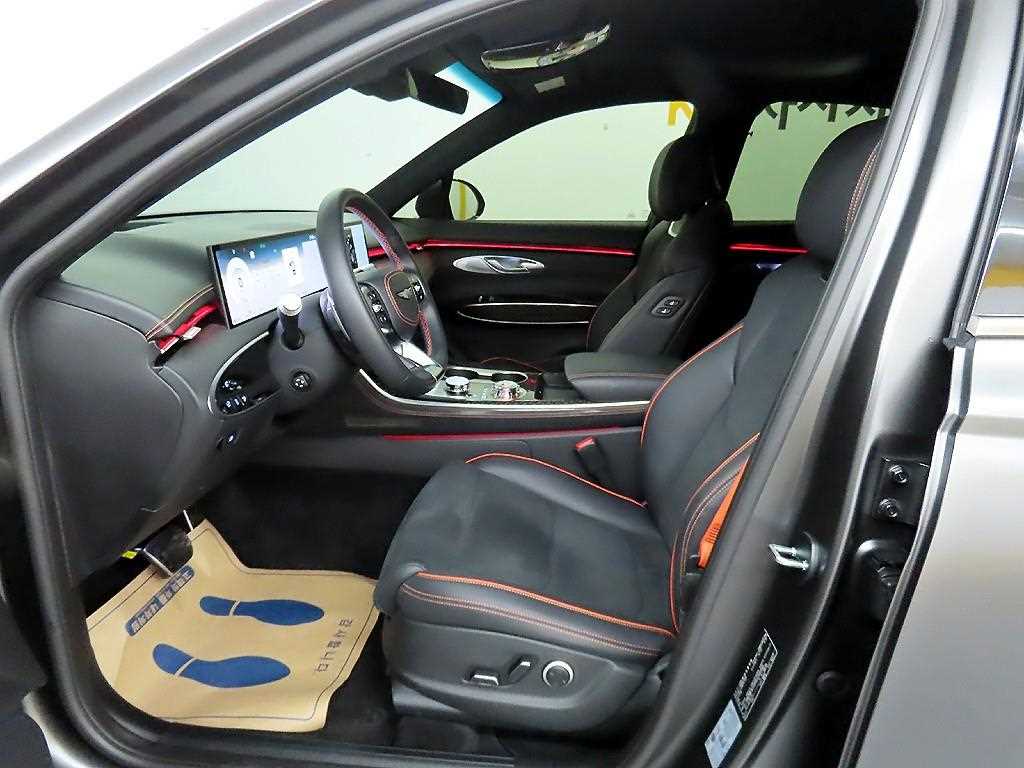 Genesis GV70 - Vista 5