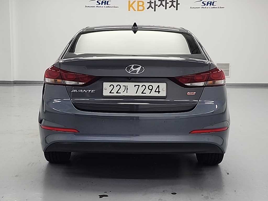 HYUNDAI Avante - Vista 4