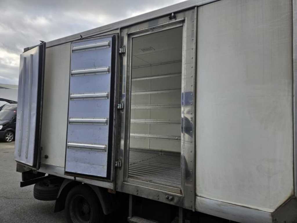 medium and large cargo truck - Vista 6