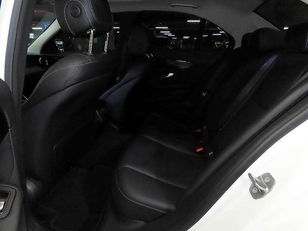 Mercedes Benz C Class - Vista 7