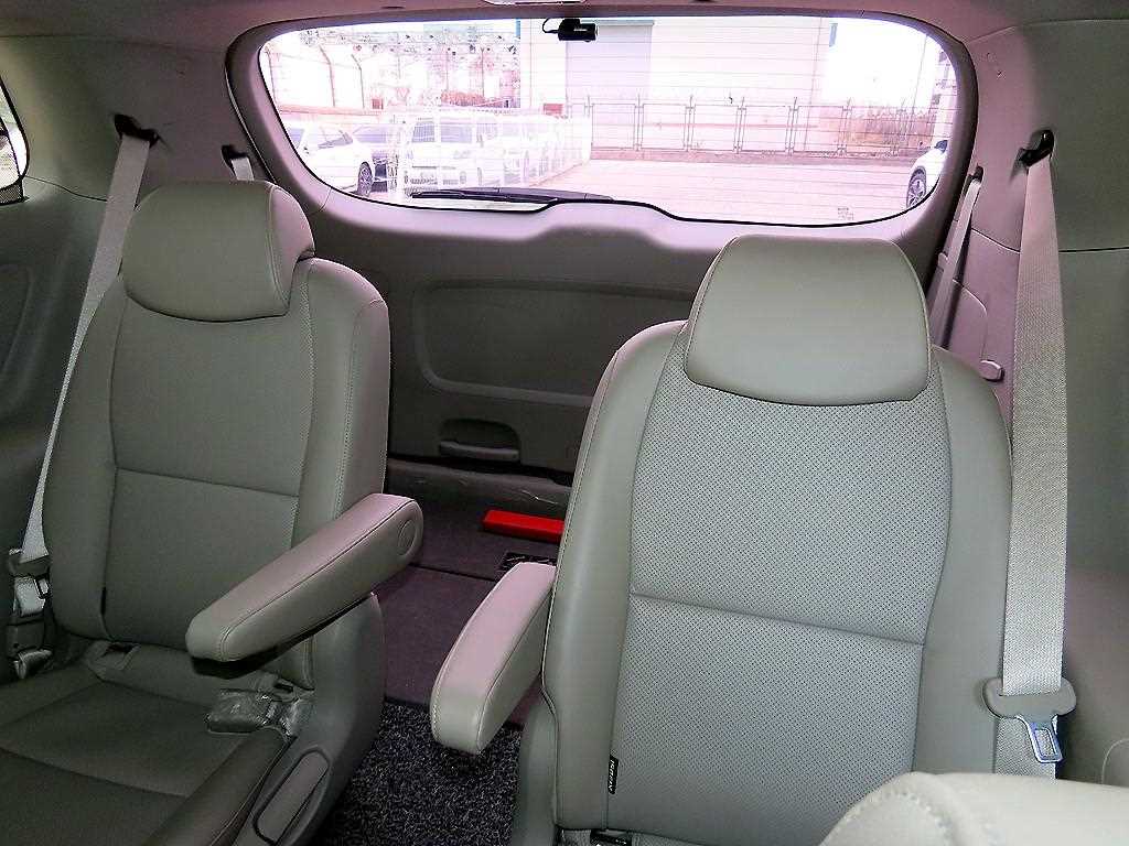 KIA Carnival - Vista 7