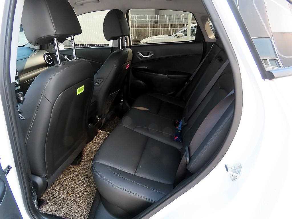 HYUNDAI Kona - Vista 6