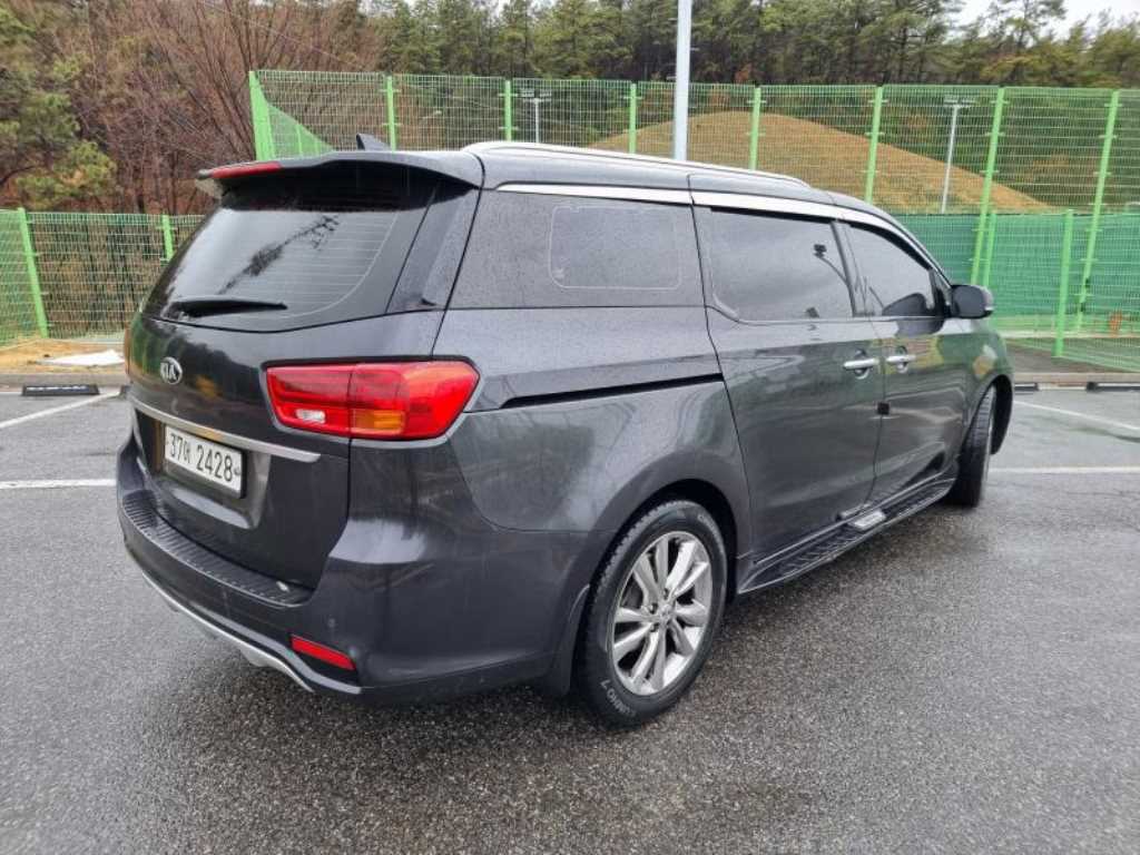 KIA Carnival - Vista 4