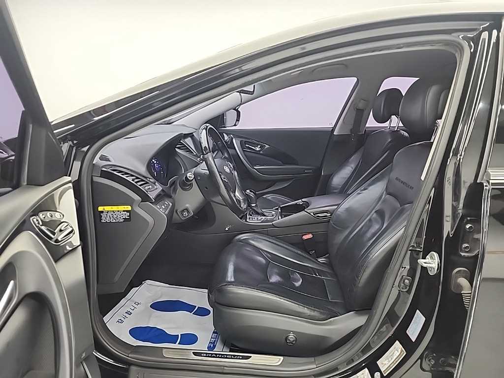 HYUNDAI Grandeur - Vista 11