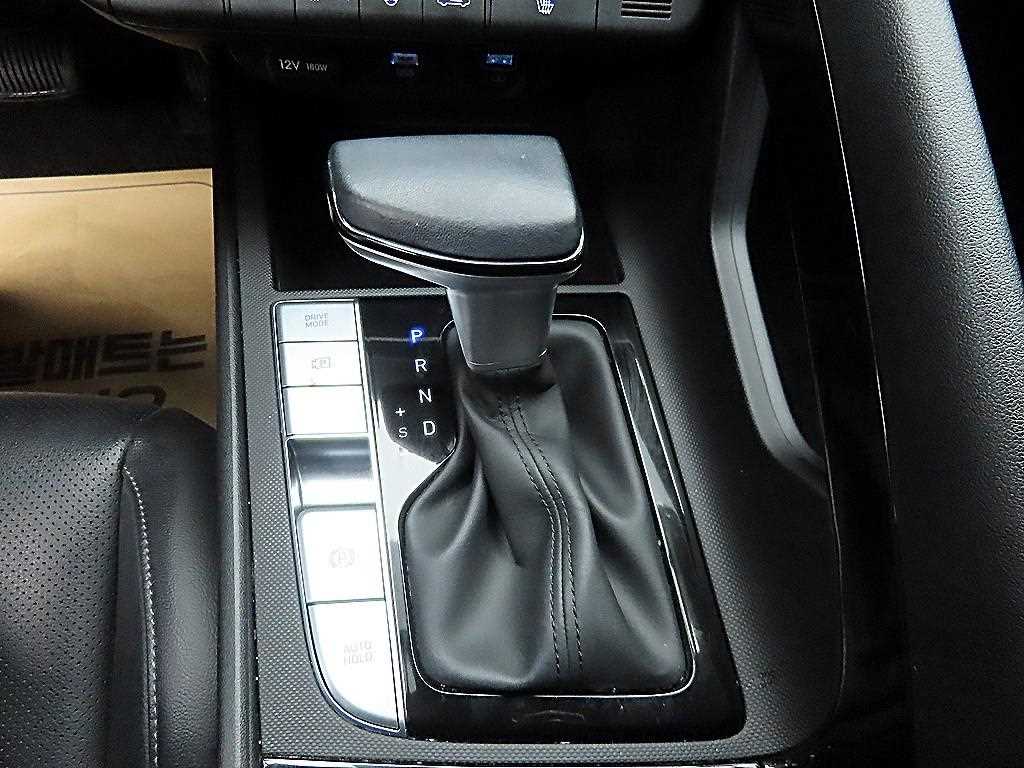 HYUNDAI Avante - Vista 10