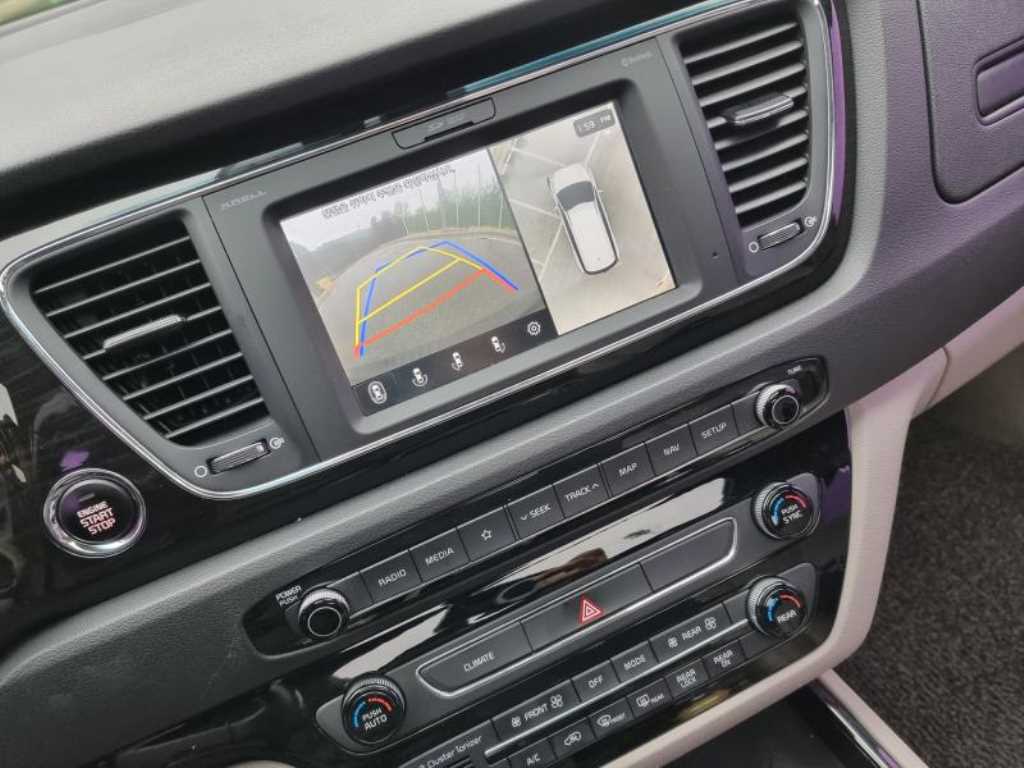 KIA Carnival - Vista 5