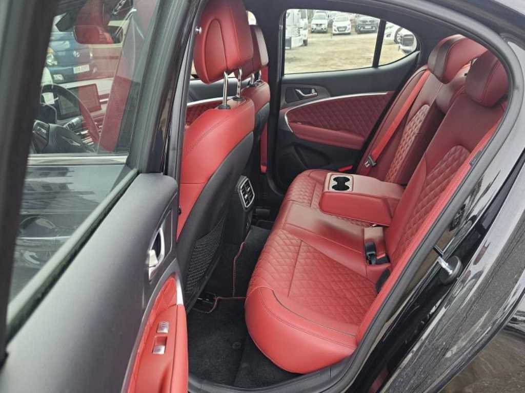 Genesis G70 - Vista 7