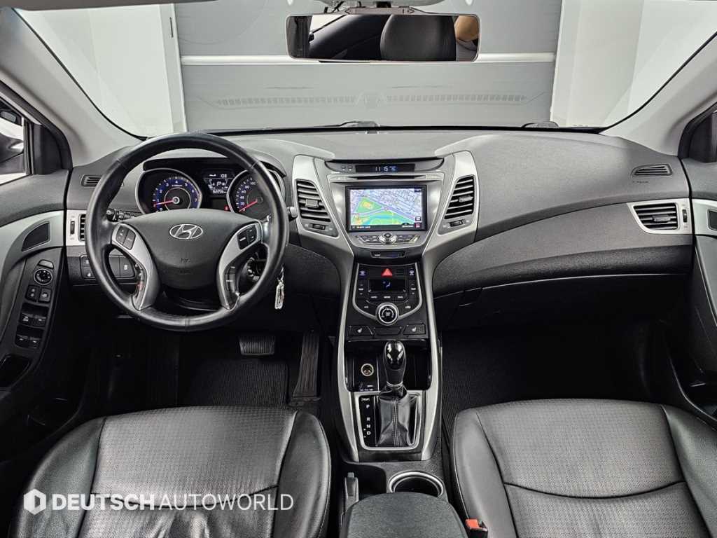 HYUNDAI Avante - Vista 7