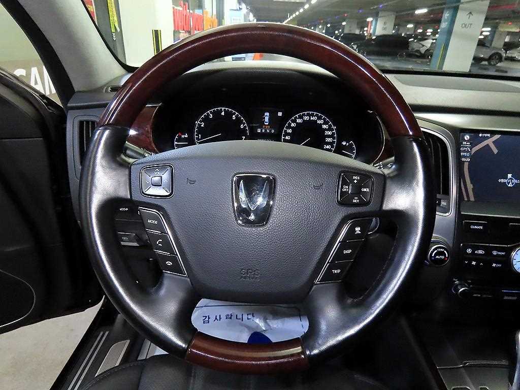 HYUNDAI Equus - Vista 8